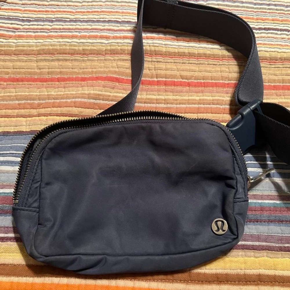 Lululemon Everywhere Belt Bag‎ OG Blue Ink